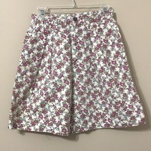 Ladies Vintage floral shorts size 13. Waist 26”